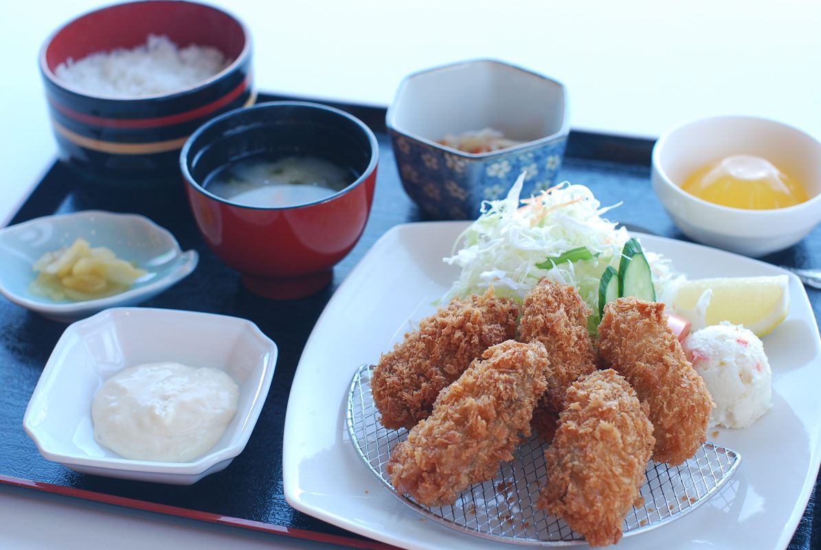 秋の定番「カキフライ定食」の販売を開始しました